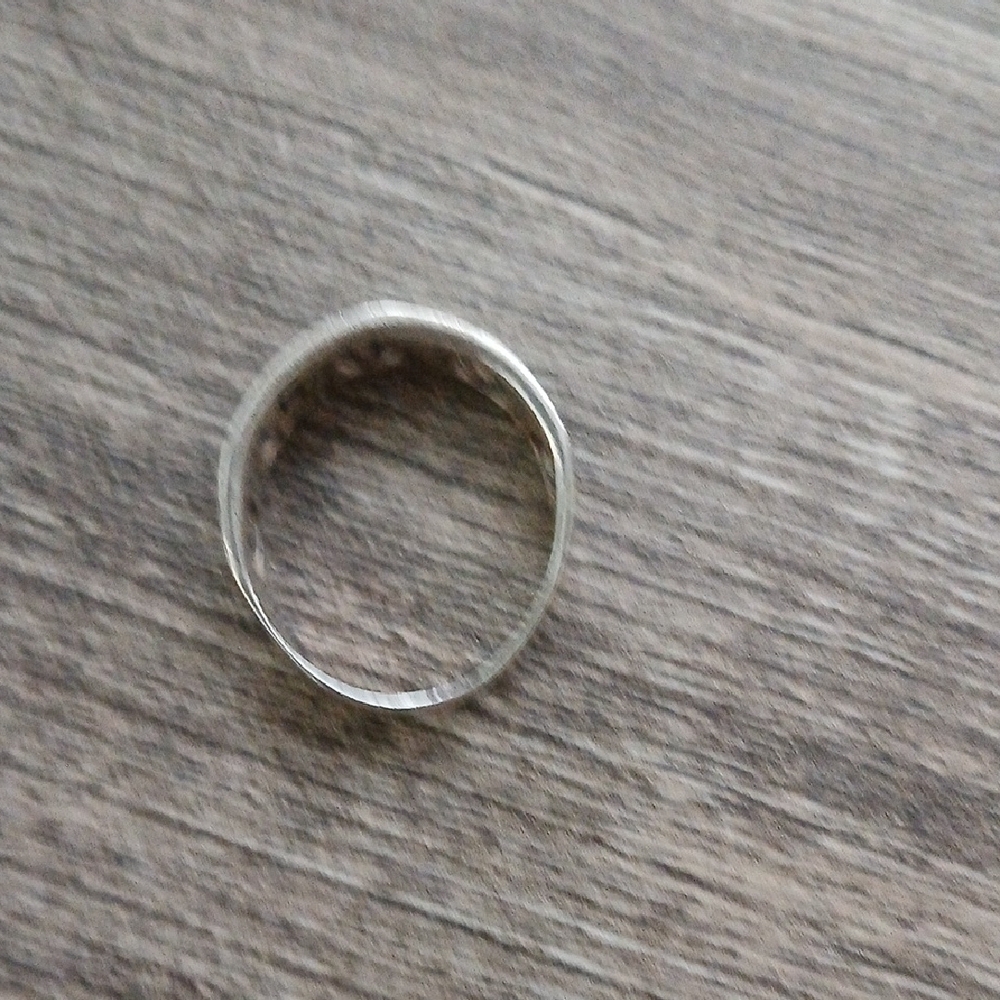 Silver Floral Pattern Ring - Picture 3 of 4
